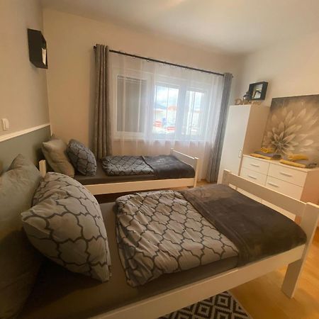 Apartman El Ogulin Bagian luar foto